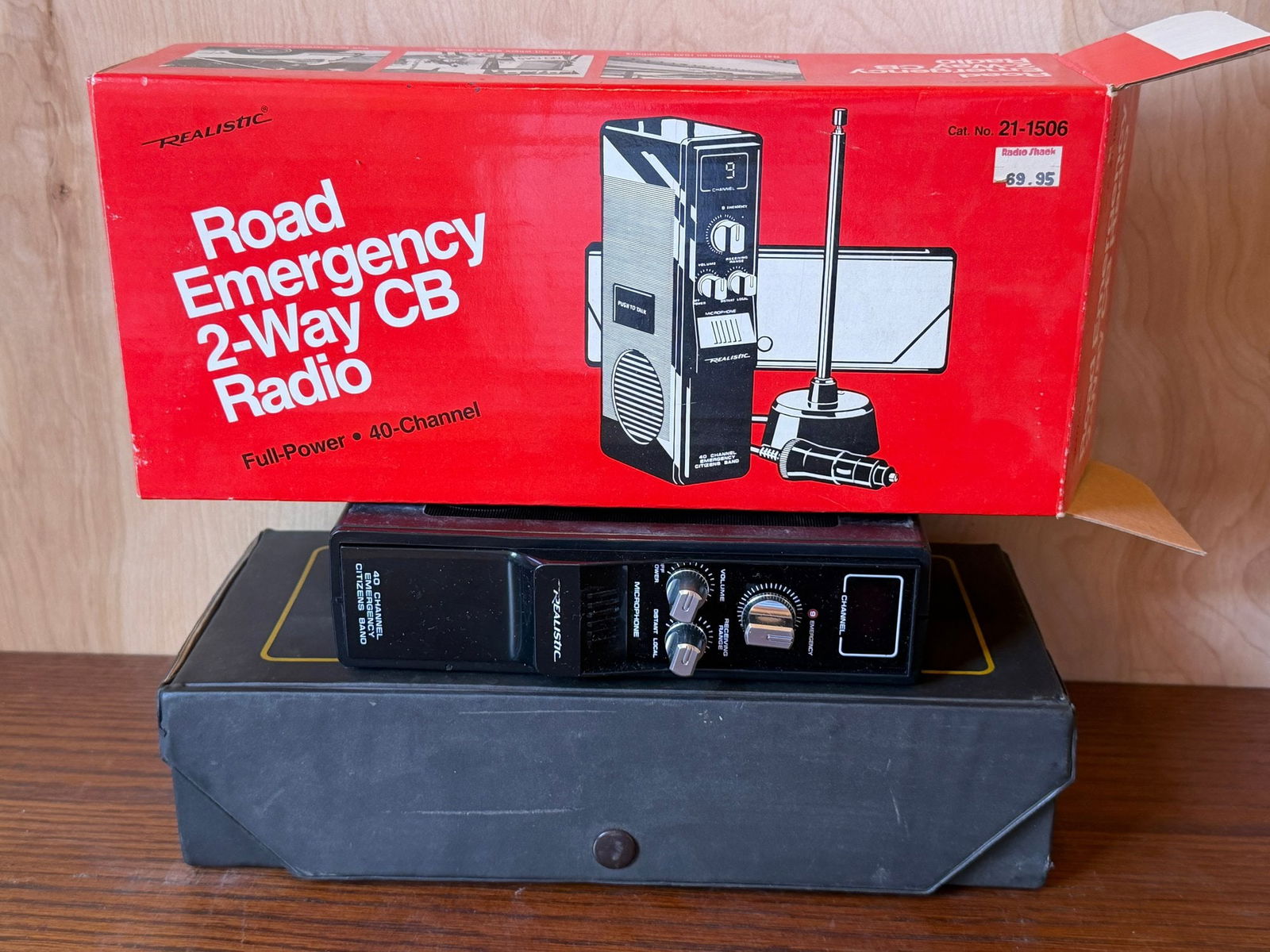Realistic Road Emergency 2-Way CB Radio with Original Box (1 of 5)