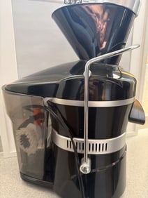 Jay Kordich PowerGrind Pro Juicer in Black and Silver
