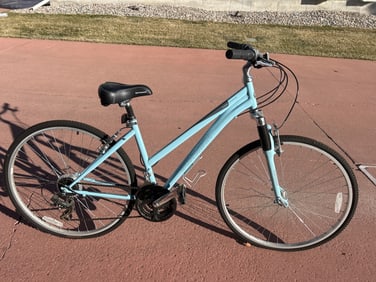 Schwinn Third Avenue Women’s Hybrid Bicycle in Light Blue