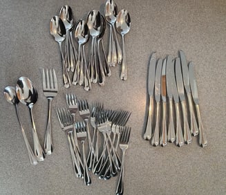 Oneida USA Silverware Set – 40 Pieces