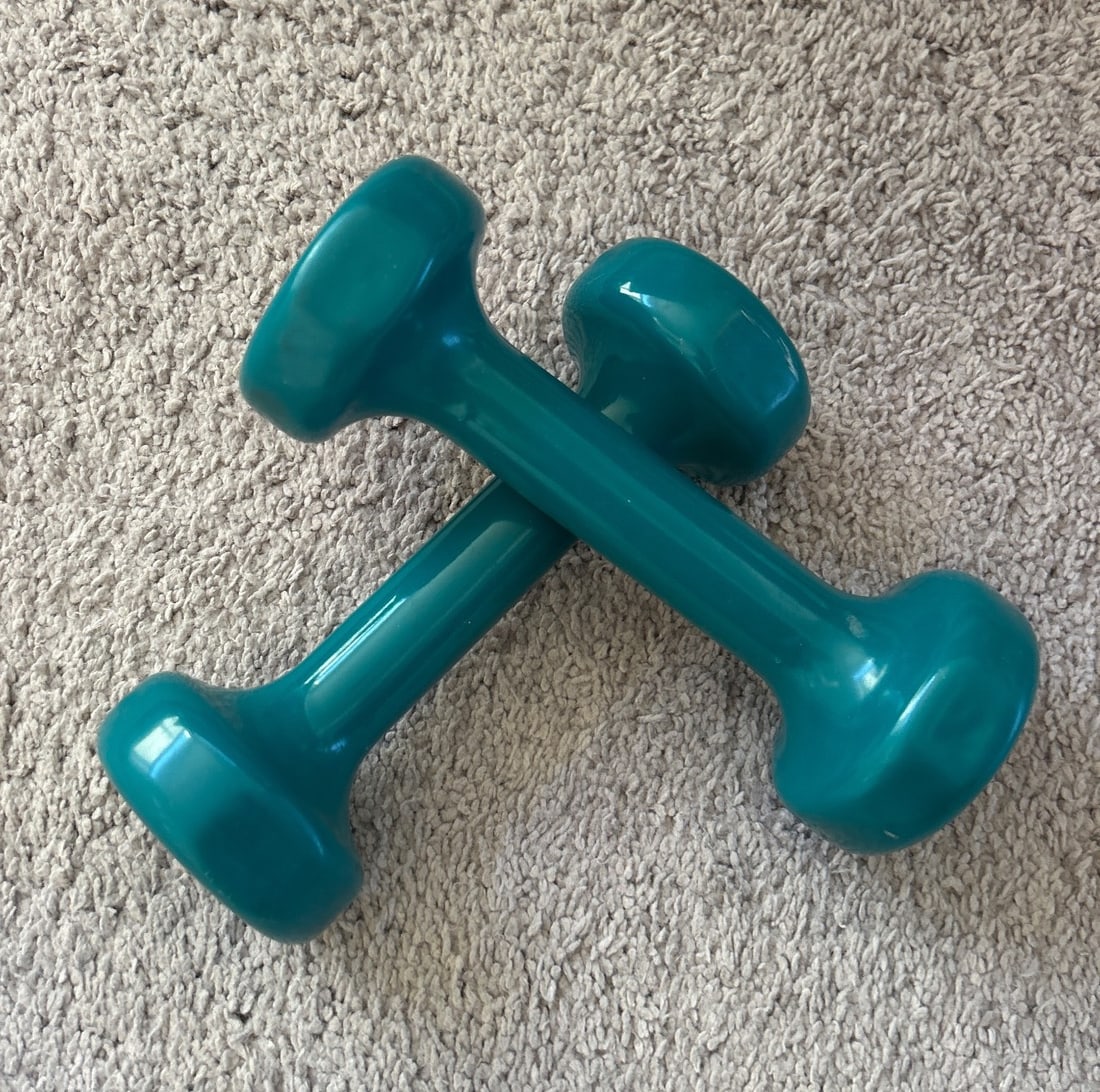 Teal Dumbbells, 2 Pounds Each: Teal-colored dumbbells made of durable coated material, each weighing 2 pounds. These compact weights are suitable for various exercise routines and feature a smooth surface for a comfortable grip. Di