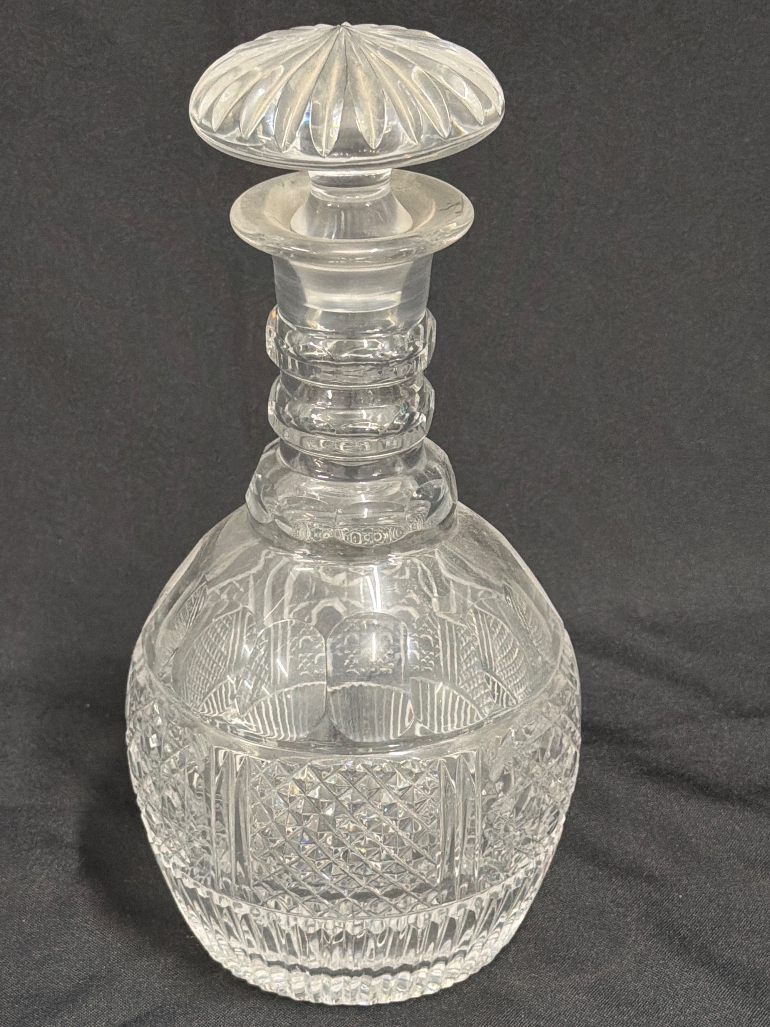 Vintage Cut Glass Decanter with Stopper, 9.5-Inch Height (1 of 3)