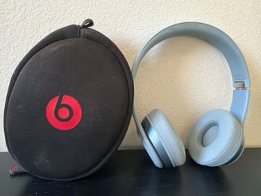 Beats Solo3 Wireless Headphones with Carrying Case