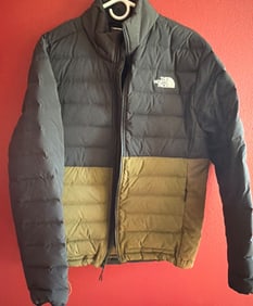 The North Face Men’s Puffer Jacket in Olive and Black, Size Large