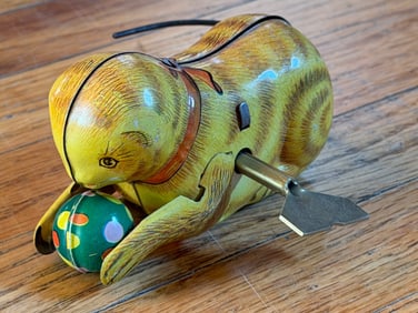 Tin Wind-Up Toy Rabbit with Key and Ball Design