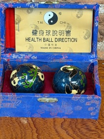 Chinese Handpainted Health Balls with Decorative Case, Made in China