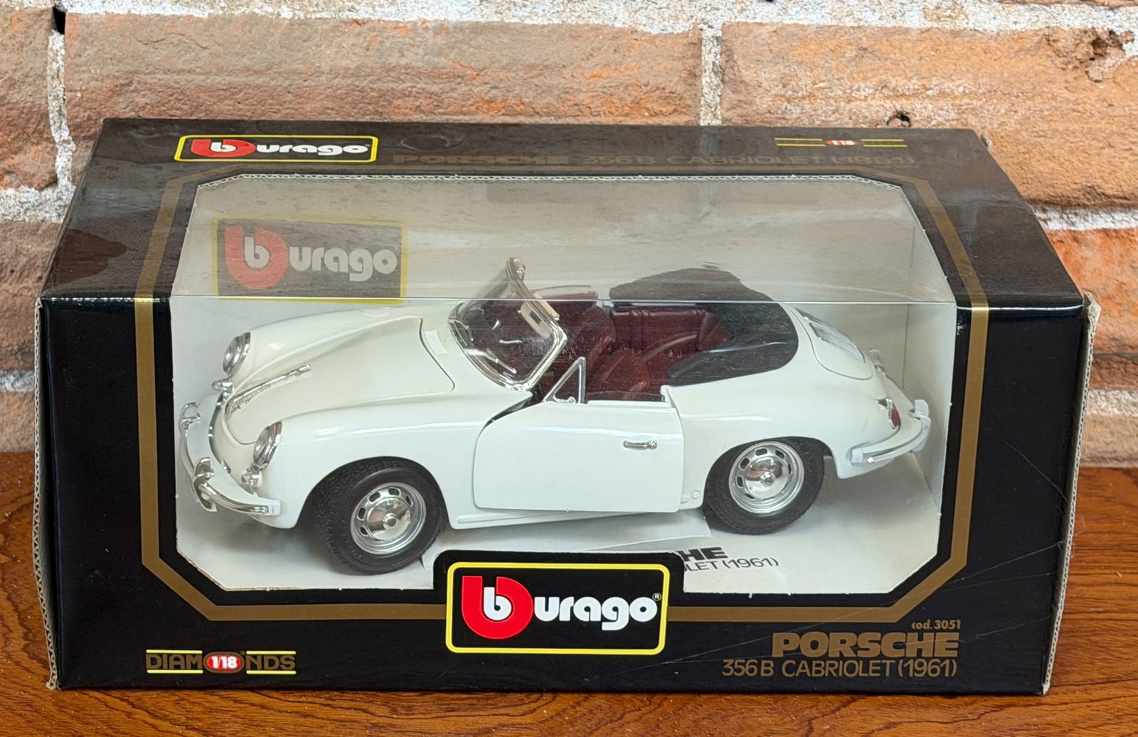 Burago 1:18 Porsche 356B Cabriolet (1961) Model Car in Box (1 of 3)