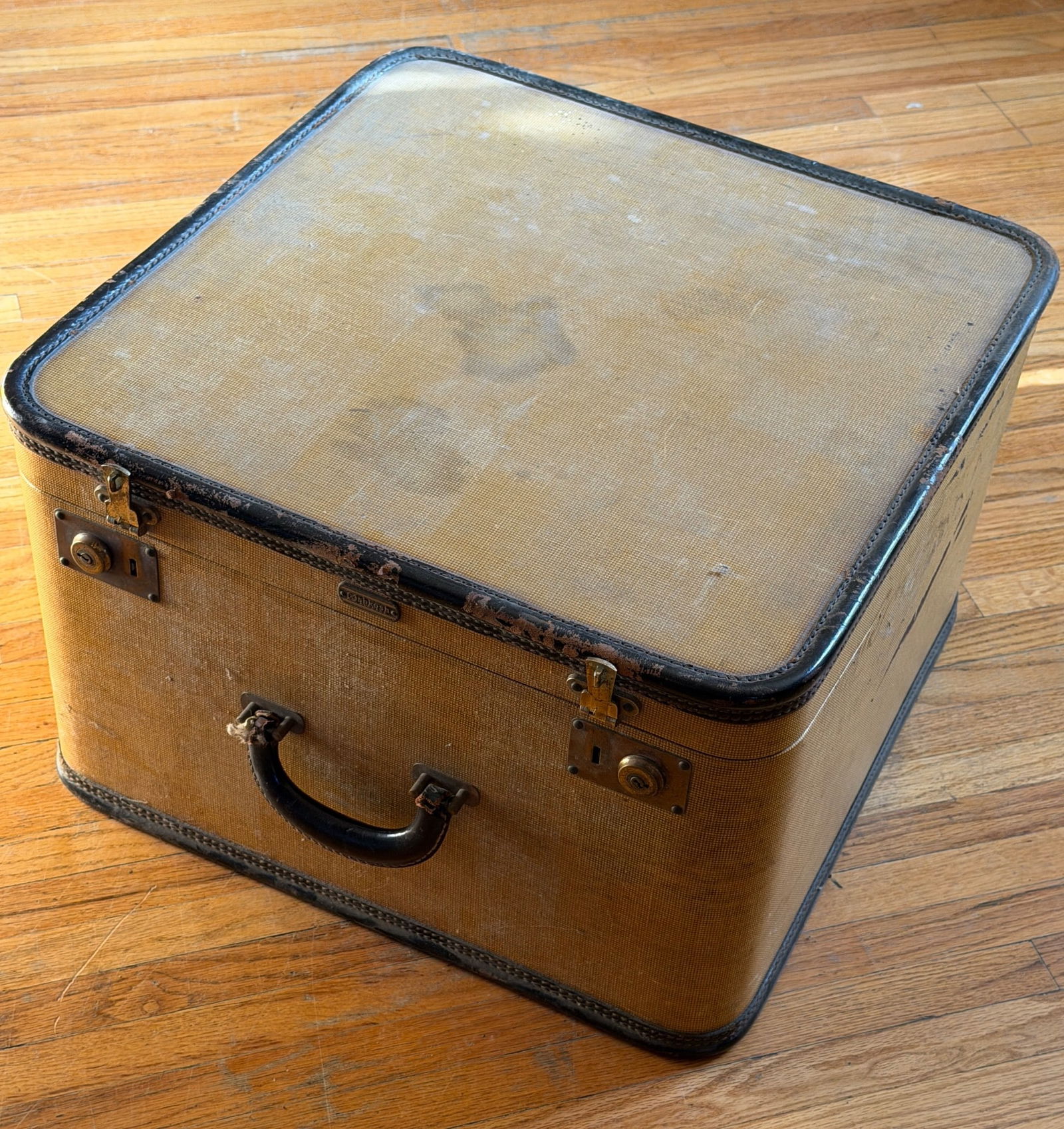 Wicker and Leather Suitcase with Burgundy Fabric Interior: A woven wicker suitcase with leather trim and handle, secured by metal latches. The interior features a burgundy fabric lining with multiple pockets for organization. Hardware includes a leather handl
