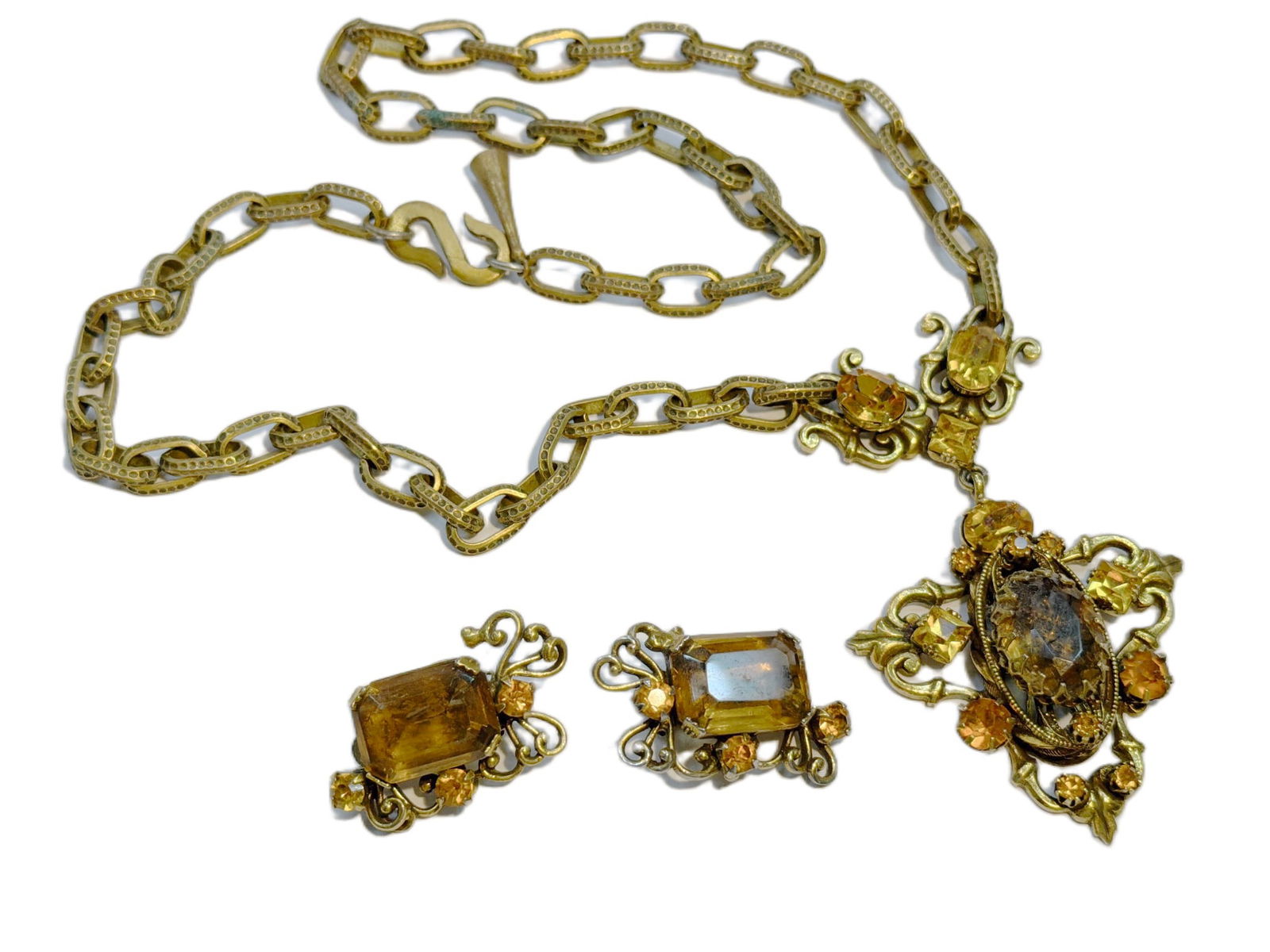 Jewelry Set with Gold-Tone Chain, Pendant, and Amber-Colored Stones (1 of 1)