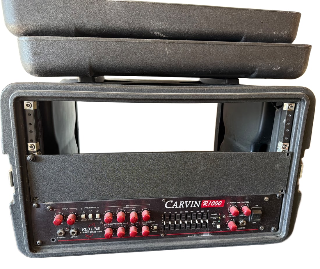 Carvin R1000 Bass Amplifier with Rack Case (1 of 3)