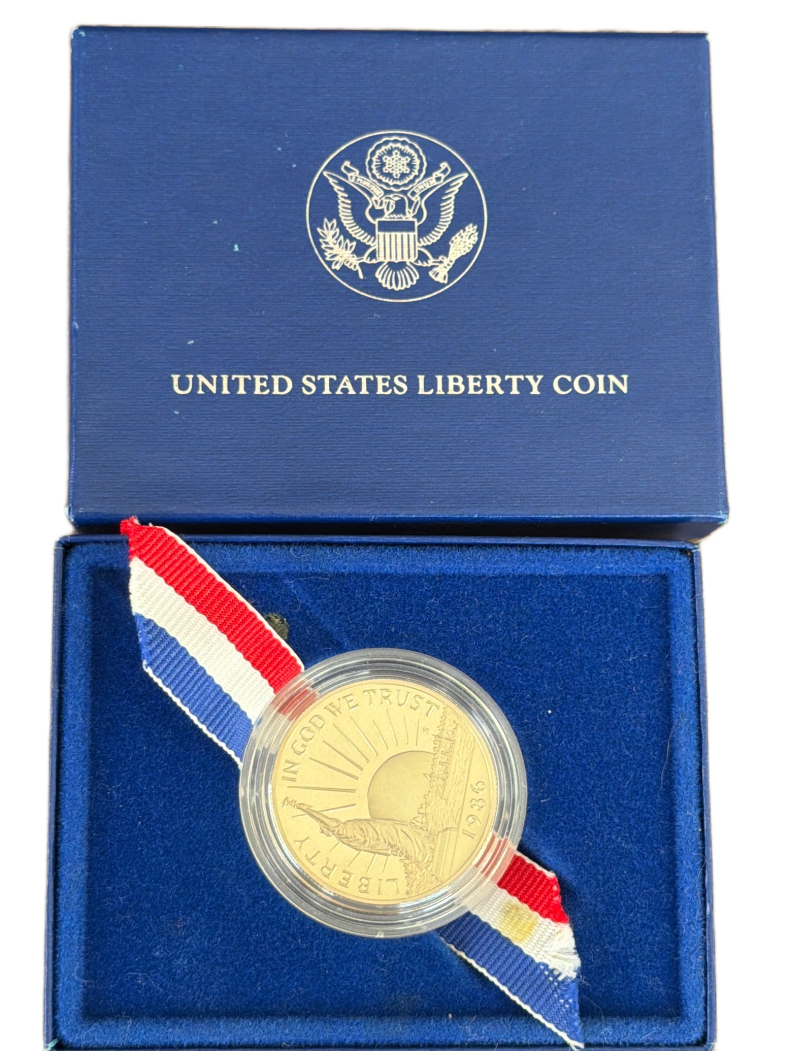 1986 "A NATION OF IMMIGRANTS" United States Liberty Commemorative Half Dollar Coin in Original Box (1 of 3)