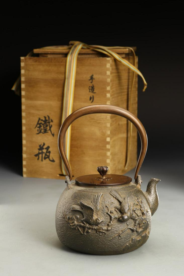 JAPANESE IRON BIRD AND FLOWER TEA POT MIJI PERIOD (1 of 9)