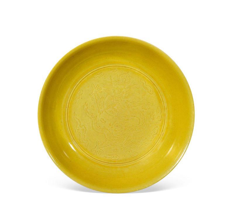 CHINESE PORCELAIN YELLOW GLAZE DRAGON PLATE QIANLONG OF QING DYNASTY (1 of 2)
