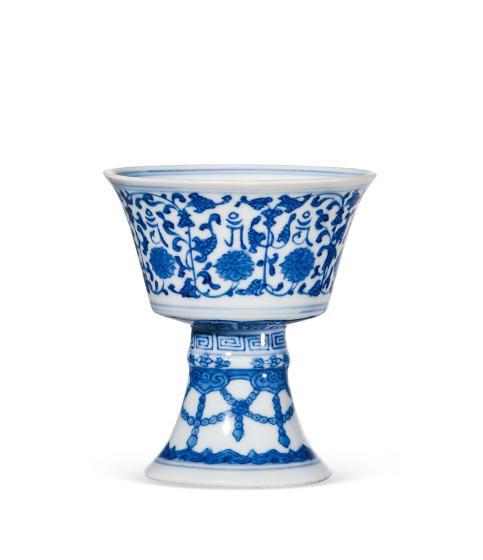 CHINESE PORCELAIN BLUE AND WHITE FLOWER STEM CUP (1 of 1)