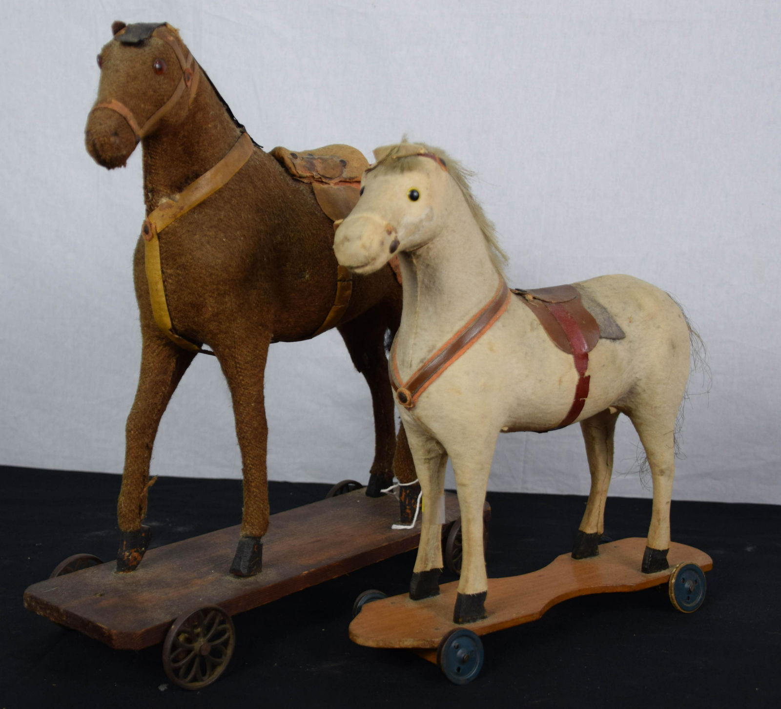 2-Piece Horse Toy Lot (1 of 4)