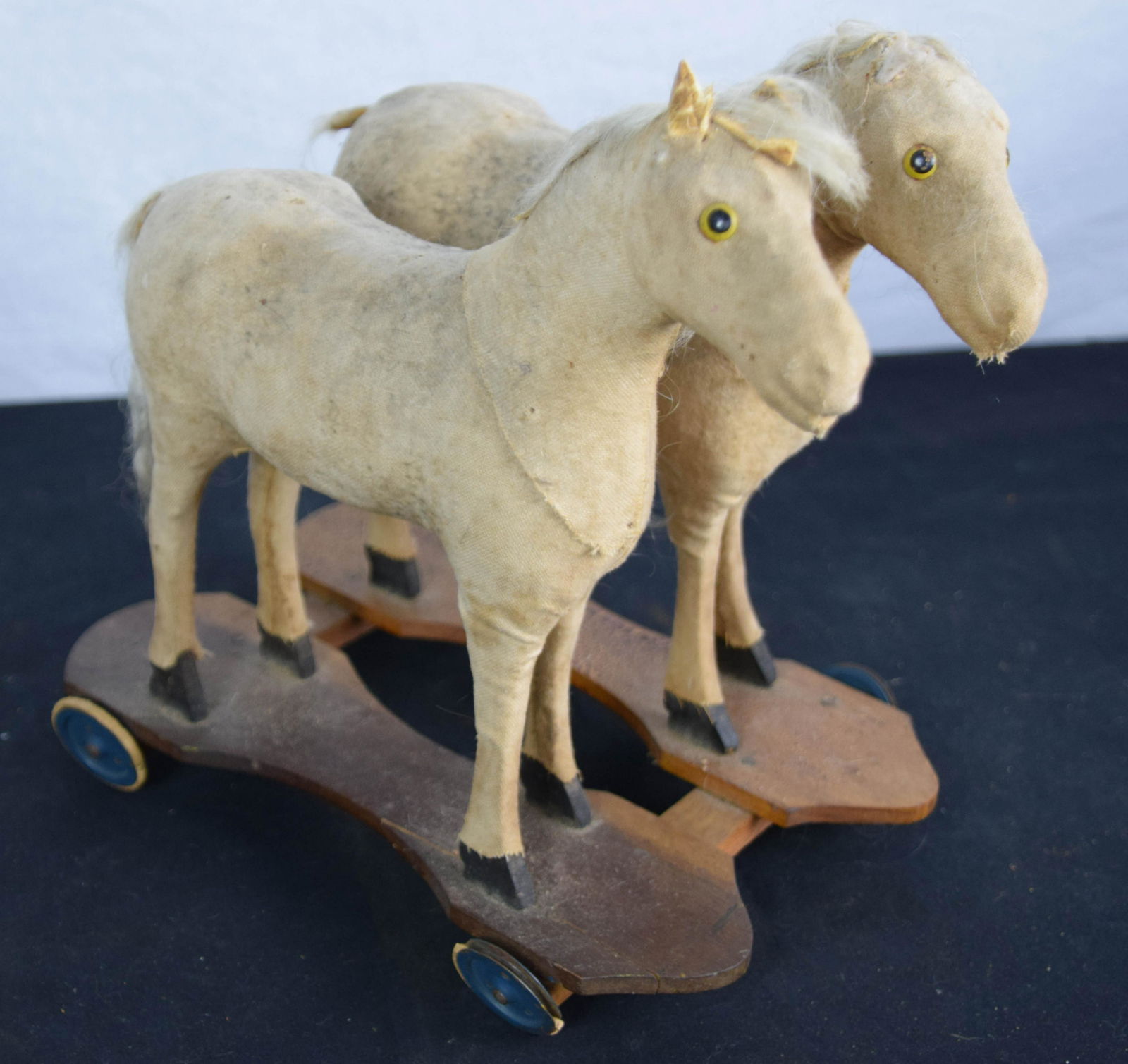 Horse-team on Wheels Pull Toy (1 of 6)