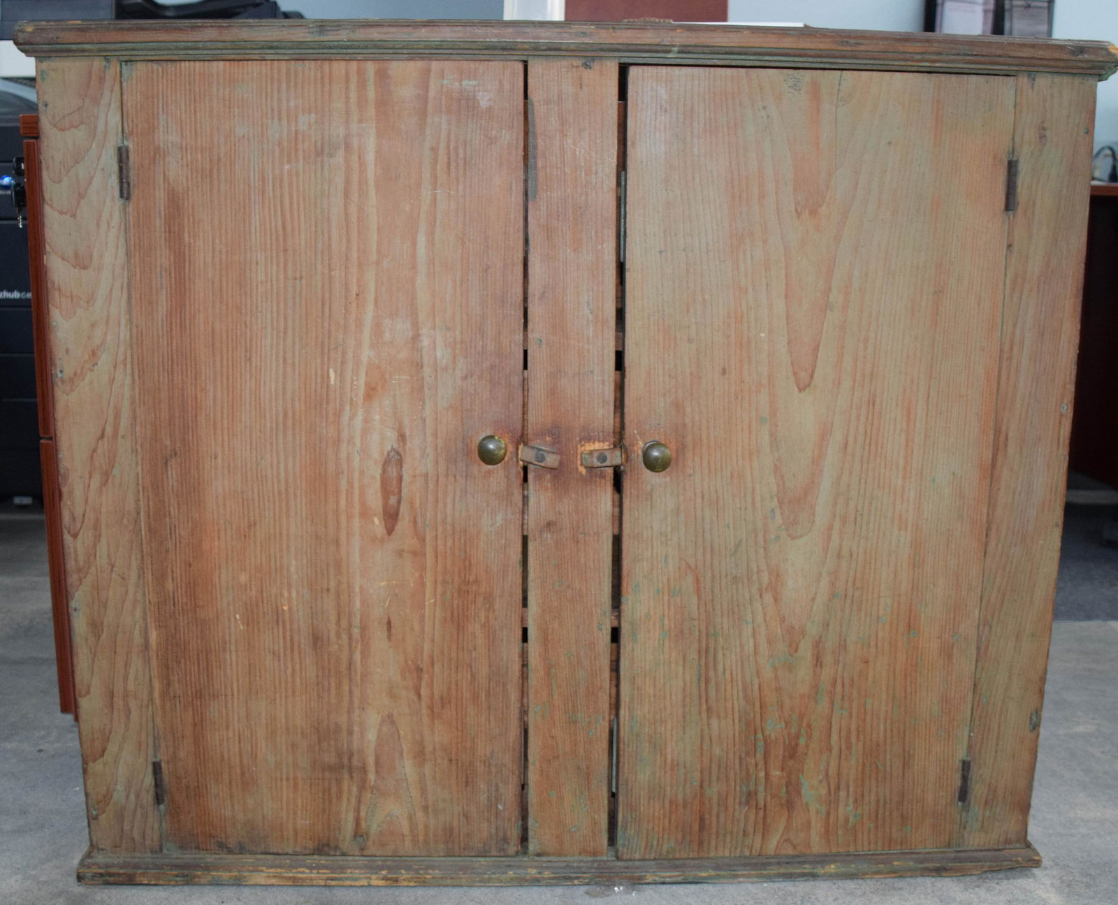 Early N.E. Pine Hanging Cupboard (1 of 5)