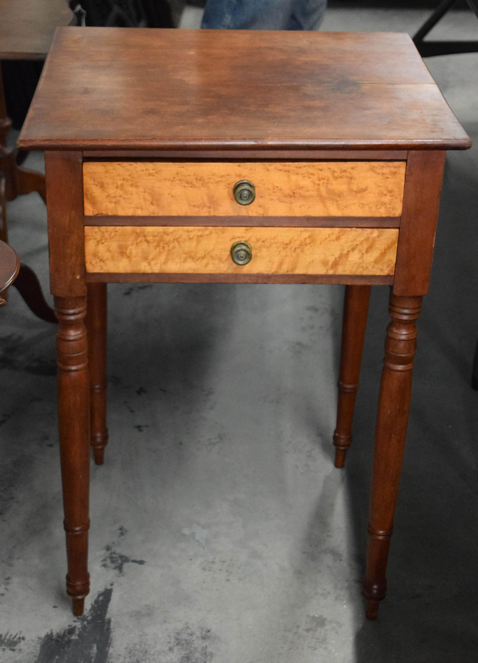 Country Sheraton 2-drawer Stand (1 of 5)