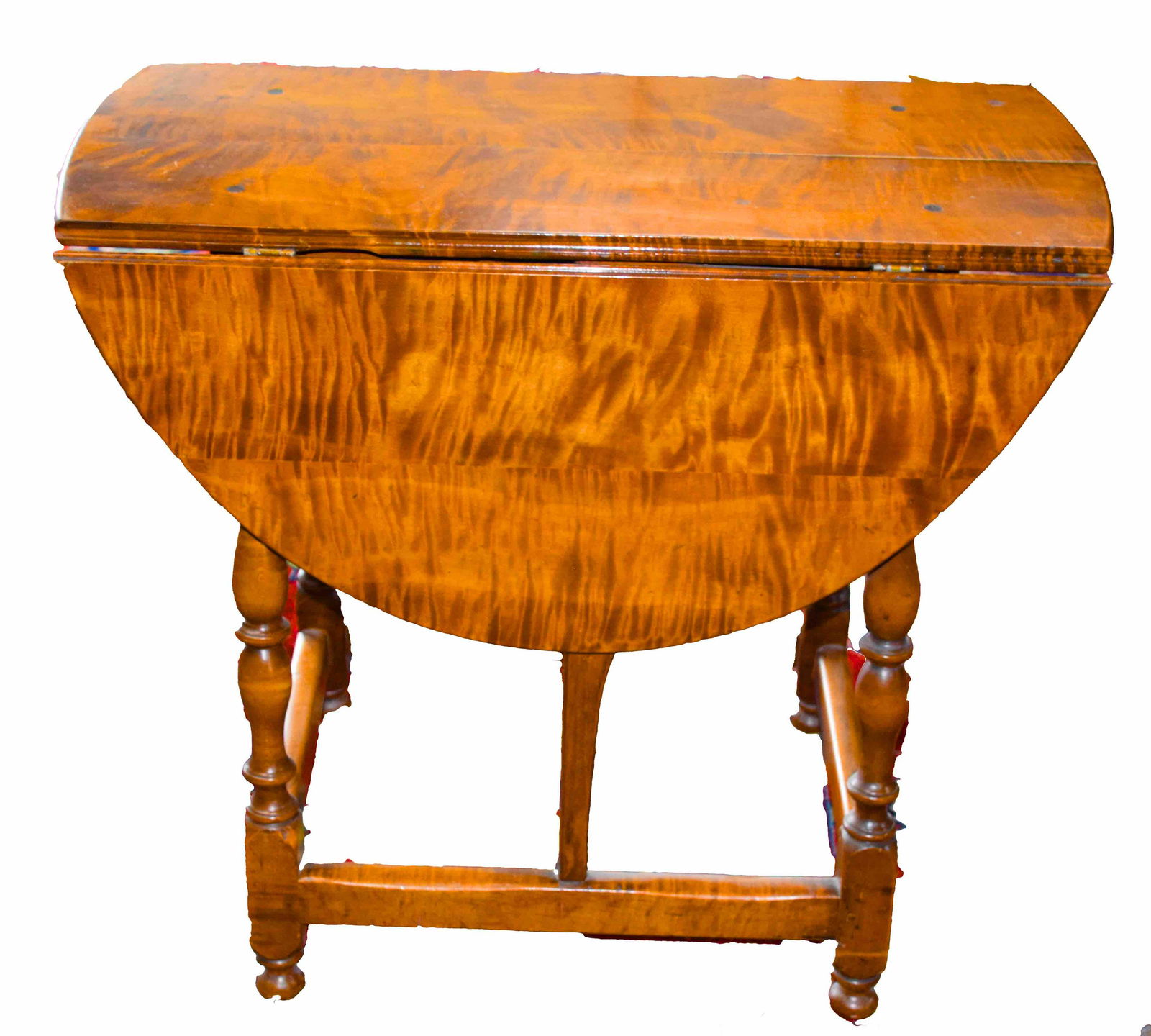 Butterfly Table: Nice butterfly reproduction table in tiger maple with butterfly supports ans stretcher base and turned legs. Watertown Estate. Dimensions: 24.5" Height x 27" Length x 33" Width with leaves up, 11" wit
