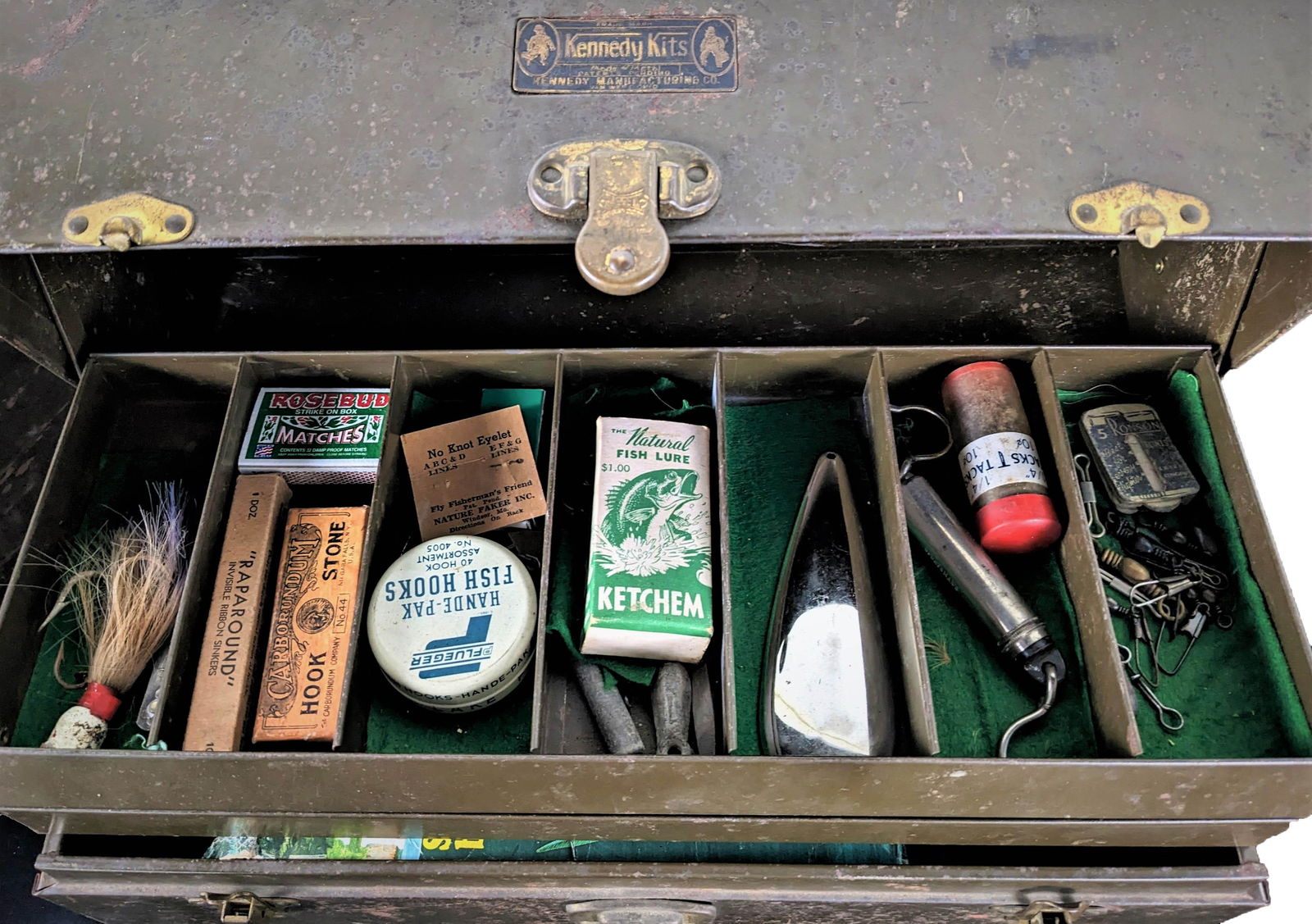 2 Metal Tackle Boxes with Contents (1 of 7)