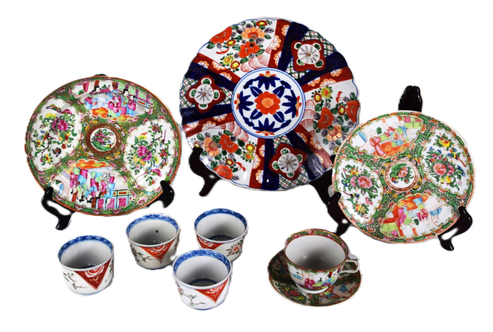 Rose Medallion and Imari Lot: Rose Medallion lot including a deep dish 10" Dia, small dish 8.5" Dia and a cup and saucer, all old examples, together with an Imari charger 12" Dia and 4 handless cups.