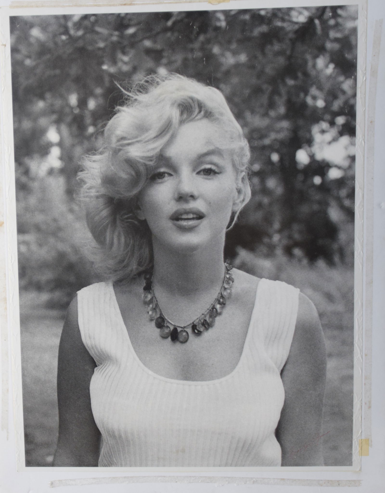Signed Marilyn Monroe Photograph (1 of 3)