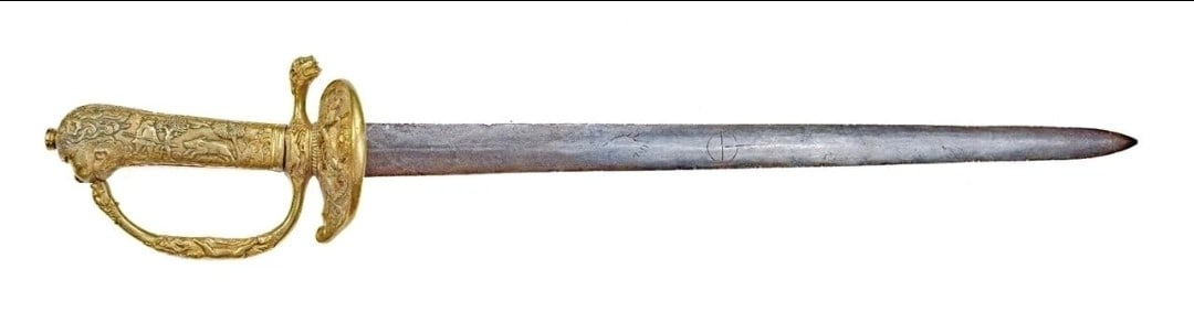 18th Century Lion Head Pommel Hunting Short Sword / Cuttoe circa 1720: This rare and beautiful English hunting sword dates from around 1680-1750. Although originally intended as hunting swords, called in France ?Couteau de Chasse,? these swords were also adopted as side 