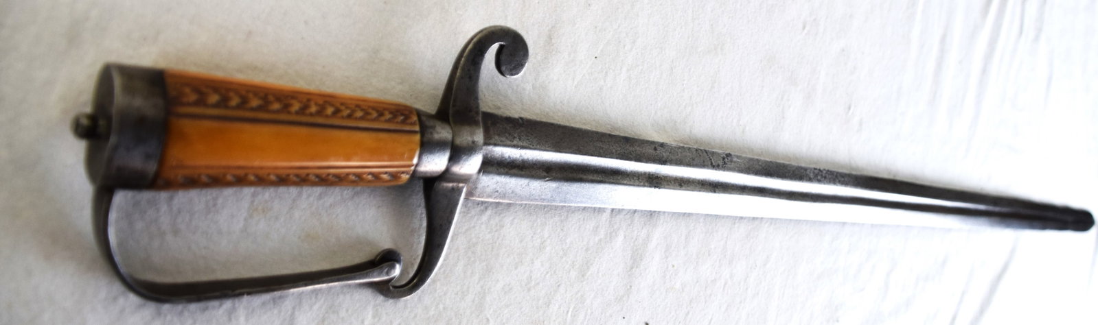 Early 18th Century Bone Handle Broadsword - 5