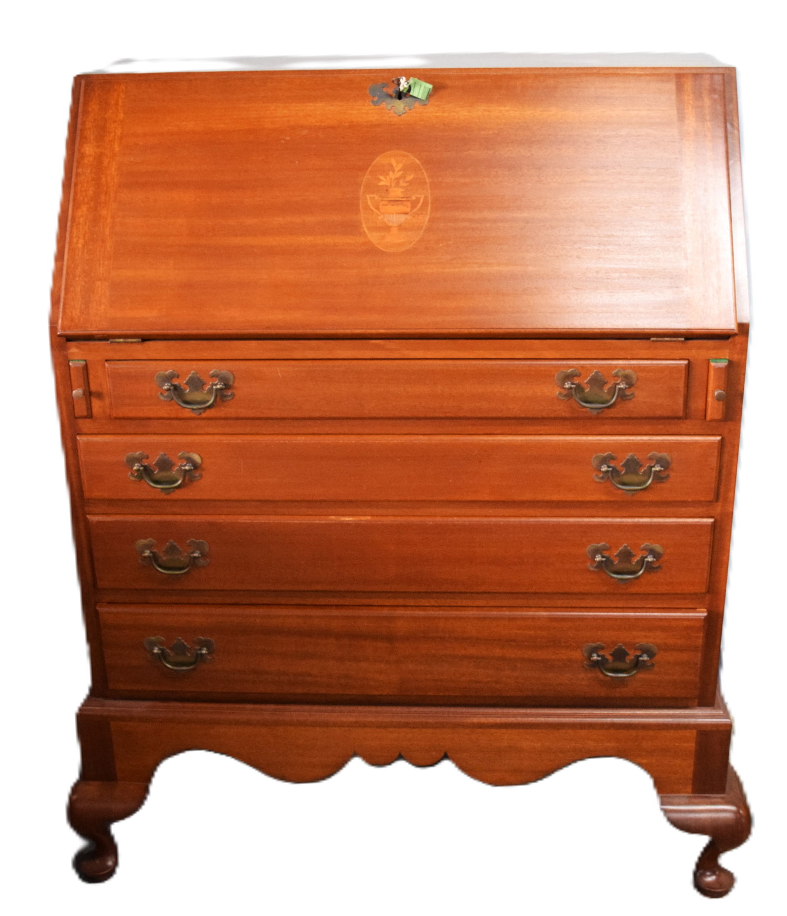 Benchmade Slant Lid Desk: Excellent bench made Queen Anne style slant lid desk with dovetailed constructed case, inlaid urn on lid, nice fitted interior with an urn inlay, prospect door along with pigeon hole and small