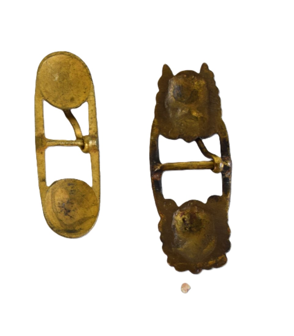 Revolutionary War Cross Buckles: Two 18th Century Revolutionary War cross belt buckles with carved lion heads . Dimensions: 3.5" L