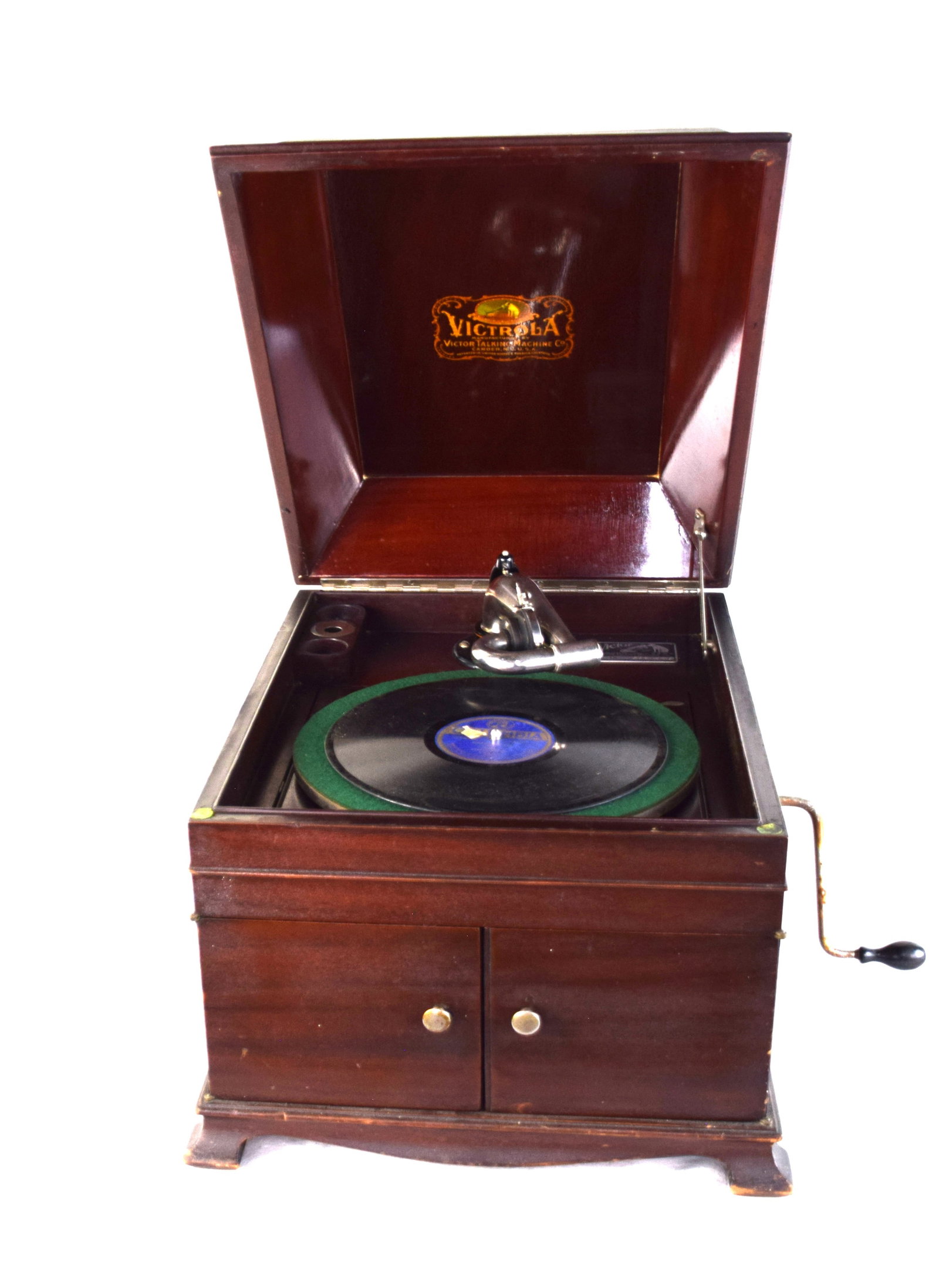 Victor Victrola VV-XI Talking Machine: An antique Victor Victrola VV-XI (Model 11) talking Machine with the serial number 308102G, manufactured in 1916. Cabinet with two hinged drawers for storing records, on feet. Dozens of Columbia and