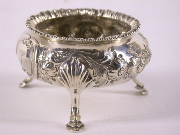 4 VICTORIAN SILVER OPEN SALTS, LONDON 1858 Hyams - 3