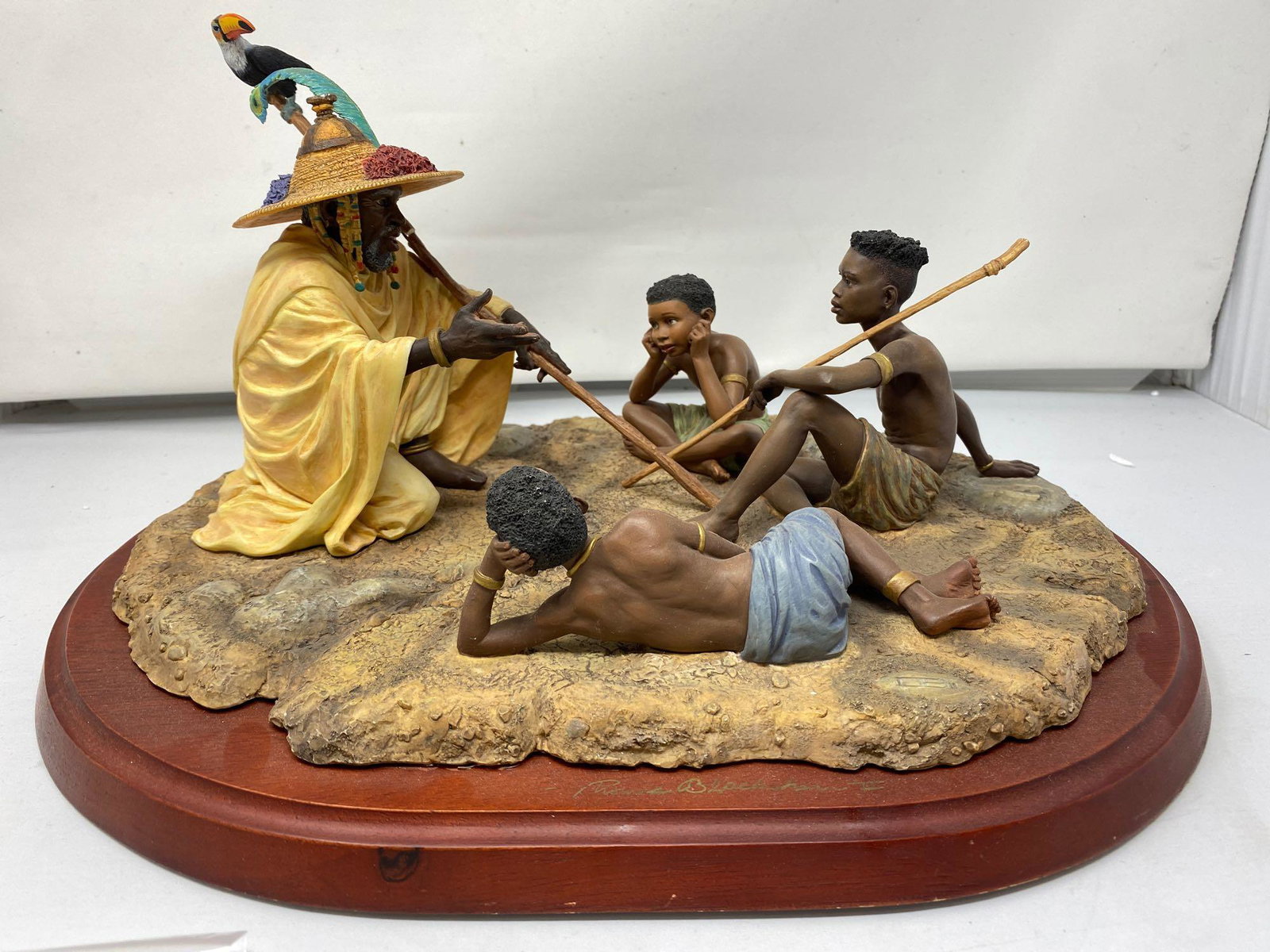Thomas Blackshears "The Story Teller" No. 917/2500: Thomas Blackshears "The Story Teller" Ebony Visions Diorama Signed No. 917/2500 The Story Teller was an official Presidential gift from the Clintons to Mrs. Mbeki of South Africa. Includes Certificate