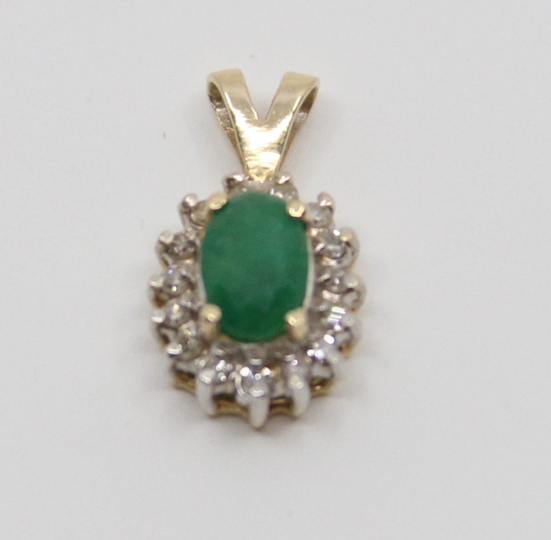 14 kt gold pendant with emerald and diamonds (1 of 4)