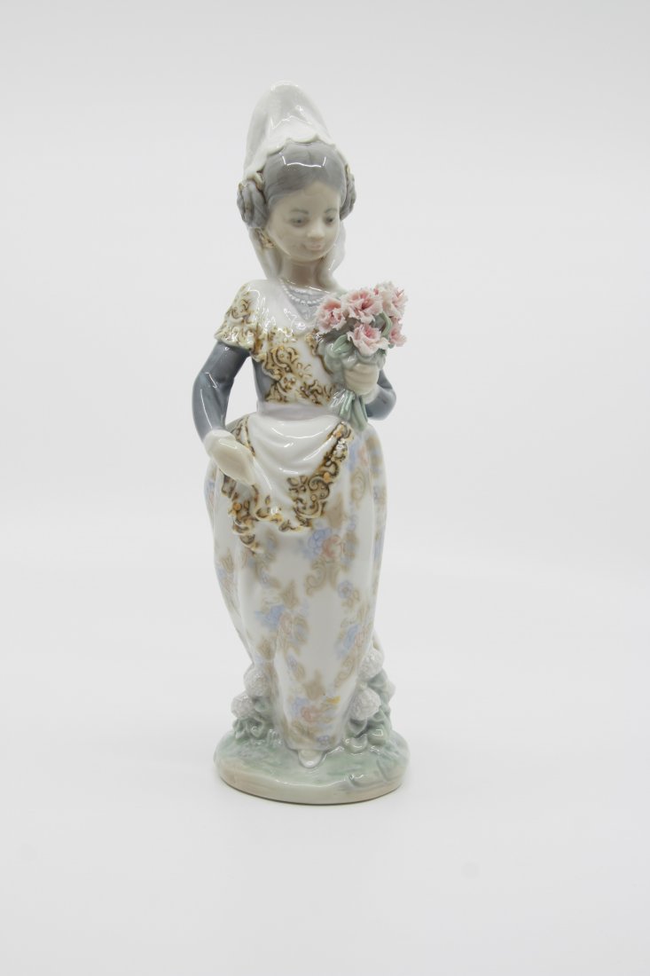 Lladro , Valencia girl with flowers (1 of 3)