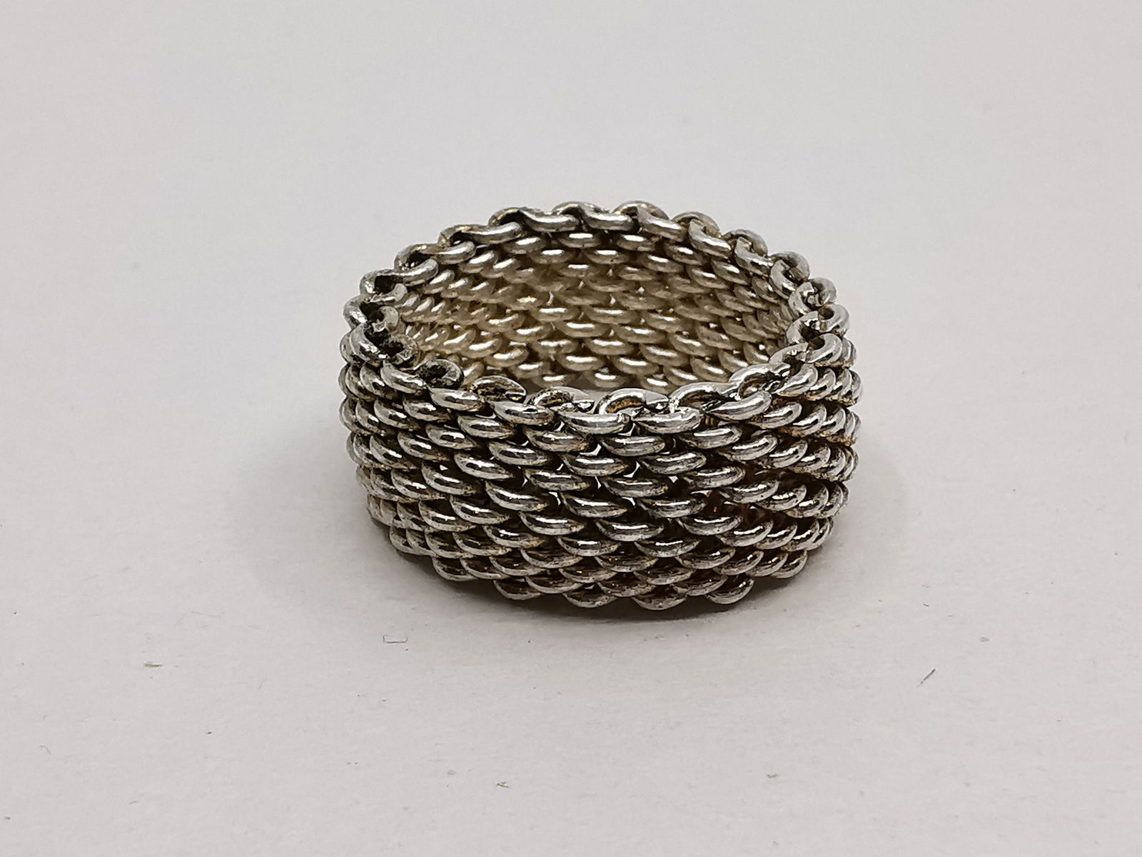 Tiffany & Co. Sterling Silver flexible mesh ring: Artist: Tiffany & Co USA Title: Tiffany & Co. Sterling Silver flexible mesh ring Description (FR): Jonc de maille flexible en argent sterling, signe a l'interieur "T&CO .925" Grandeur : Description (E