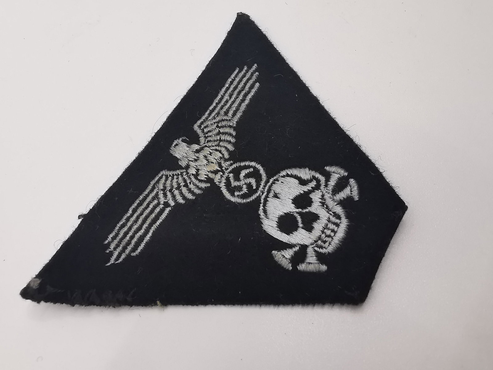 German WWII SS Panzer Officer M-43 Cap Trapezoid: Title: German WWII SS Panzer Officer M-43 Cap Trapezoid Description (FR): Tissu de Casquette TrapÃ¨ze D'Officier SS Panzer M43 Allemand de la Seconde Guerre mondiale Description (ENG): German WWII S