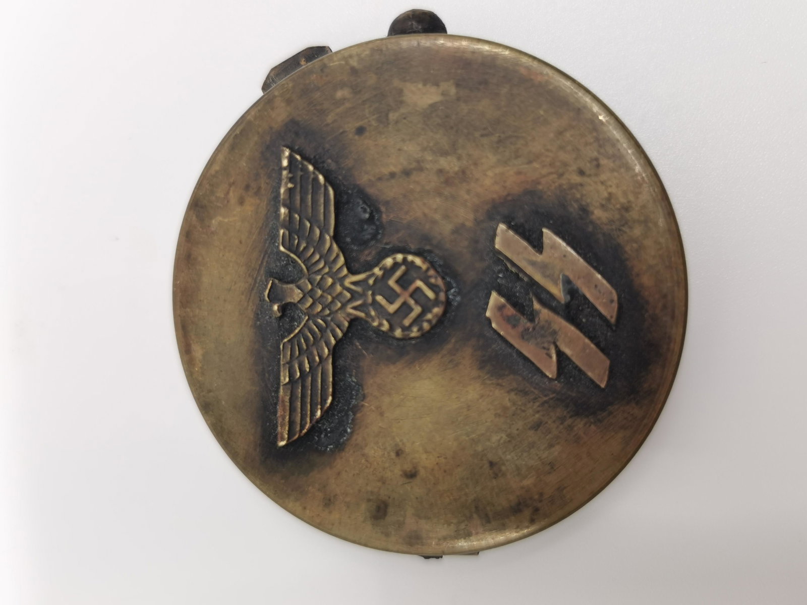 German WWII Trench Art SS Box 1941: Title: German WWII Trench Art SS Box 1941 Description (FR): BoÃ®te d'art de tranchÃ©e allemande SS de la Seconde Guerre mondiale1941, inscription en dessous : RZM 1941 GES GESCH Description (ENG):