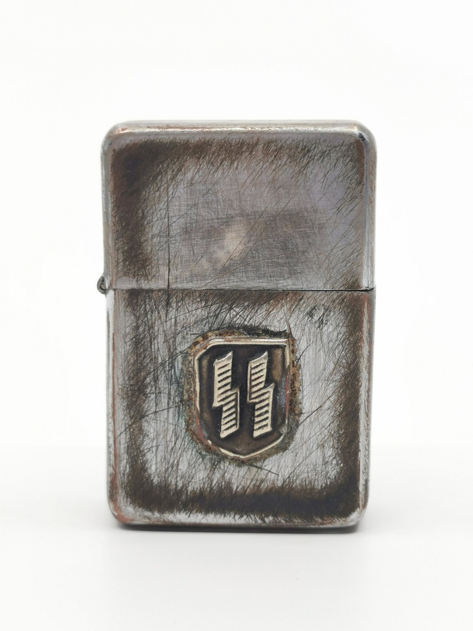 German WWII SS Lighter 1944: Title: German WWII SS Lighter 1944 Description (FR): Briquet SS allemande de la Seconde Guerre mondiale 1944, inscription en dessous : 1944 RZM GES GESCH Description (ENG): German WWII SS Lighter 1944