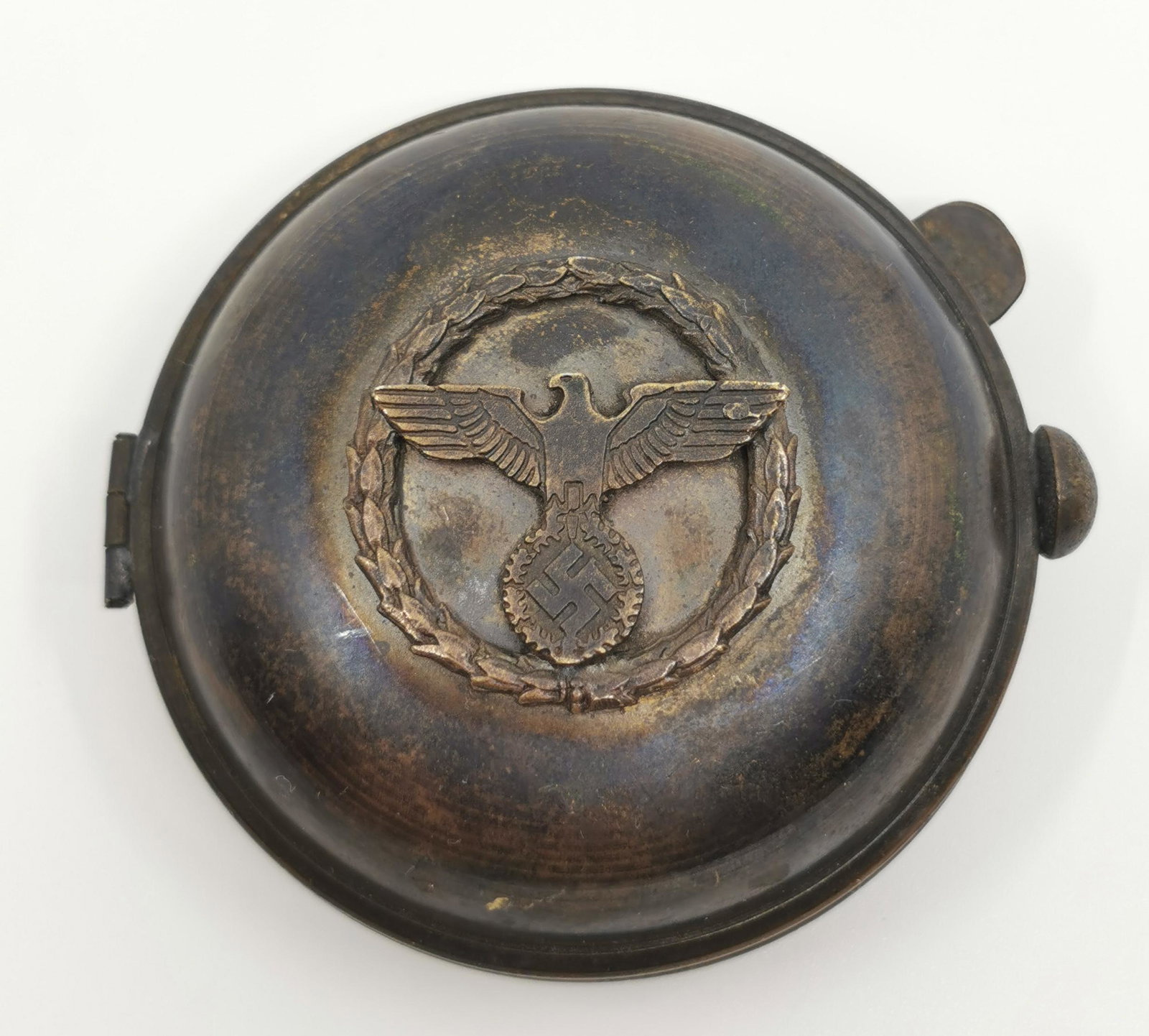 German WWII Trench Art Box: Title: German WWII Trench Art Box Description (FR): BoÃ®te d'art de tranchÃ©e allemande de la Seconde Guerre mondiale Description (ENG): German WWII Trench Art Box Dimension (PO): 1/2" x 3" x 2 1/