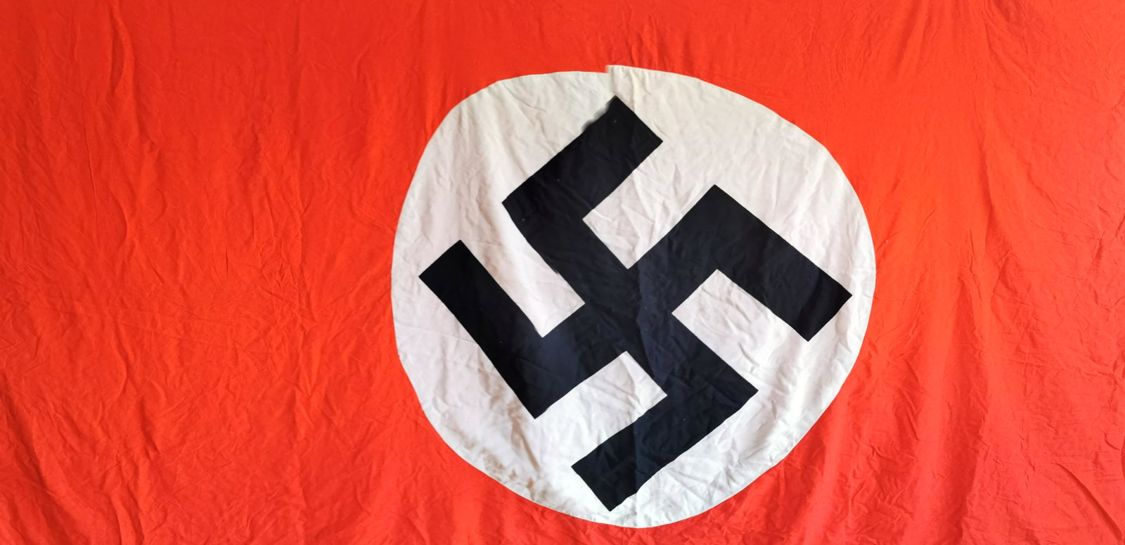 German WWII Large Flag: Title: German WWII Large Flag Description (FR): Grand Drapeau allemand de la Seconde Guerre mondiale Description (ENG): German WWII Large Flag Dimension (PO):112" x 51" Dimension (CM): 284.48 x 129.54