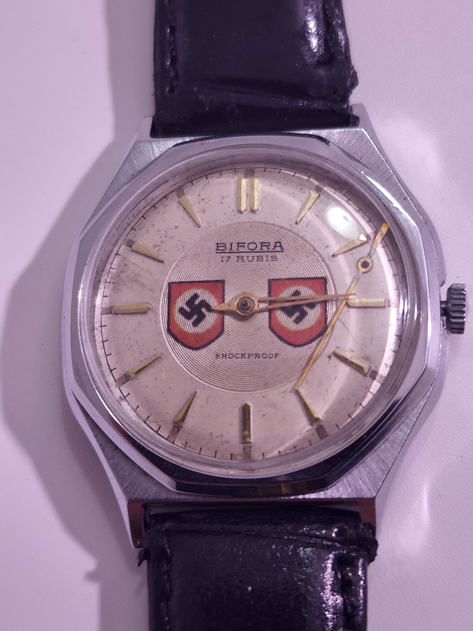 Mens Bifora wristwatch WWII German crests: Title: Mens Bifora wristwatch WWII German crests Description (FR) Montre-bracelet Bifora pour homme, Ã©cussons allemands de la Seconde Guerre mondiale, Non fonctionel, Bracelet en cuir modern. Descr