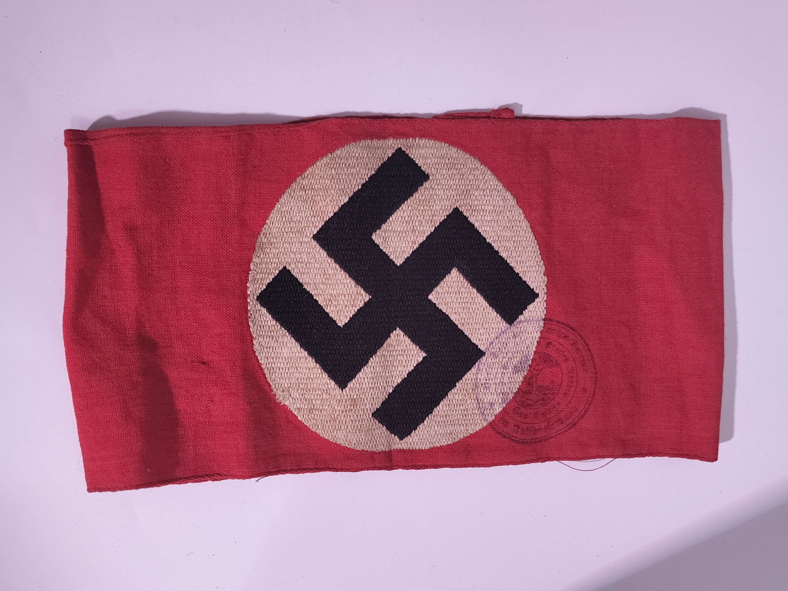 German WWII Algemeine Armband possibly unfinished: Title: German WWII Algemeine Armband possibly unfinished Description (FR): Brassard Allgemeine, construction multi-piÃ¨ces Ã©ventuellement inachevÃ©e car dÃ©pourvue de bordures noires. Avec ta