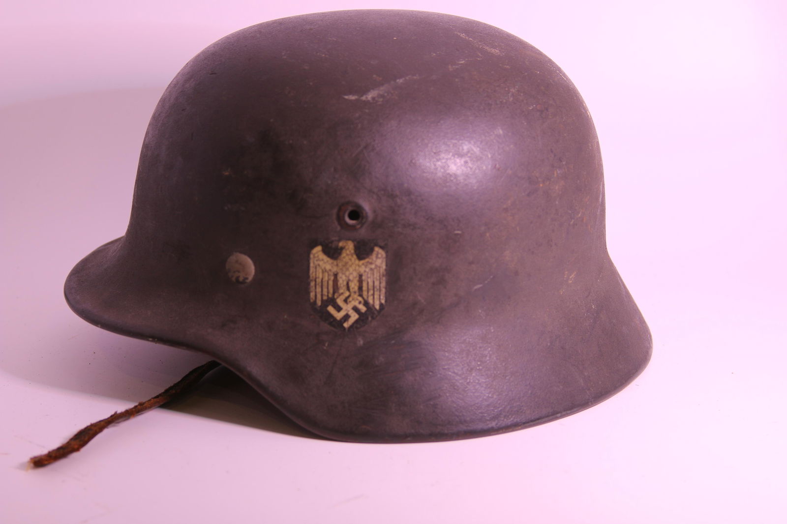 German WWII M42 Helmet: Title: German WWII M42 Helmet Description (FR): Casque M42 allemand de la seconde guerre mondiale, inscription a l'interieur : 7002?, EE62?, et sur le cuir interieur 55 Description (ENG): German WWII