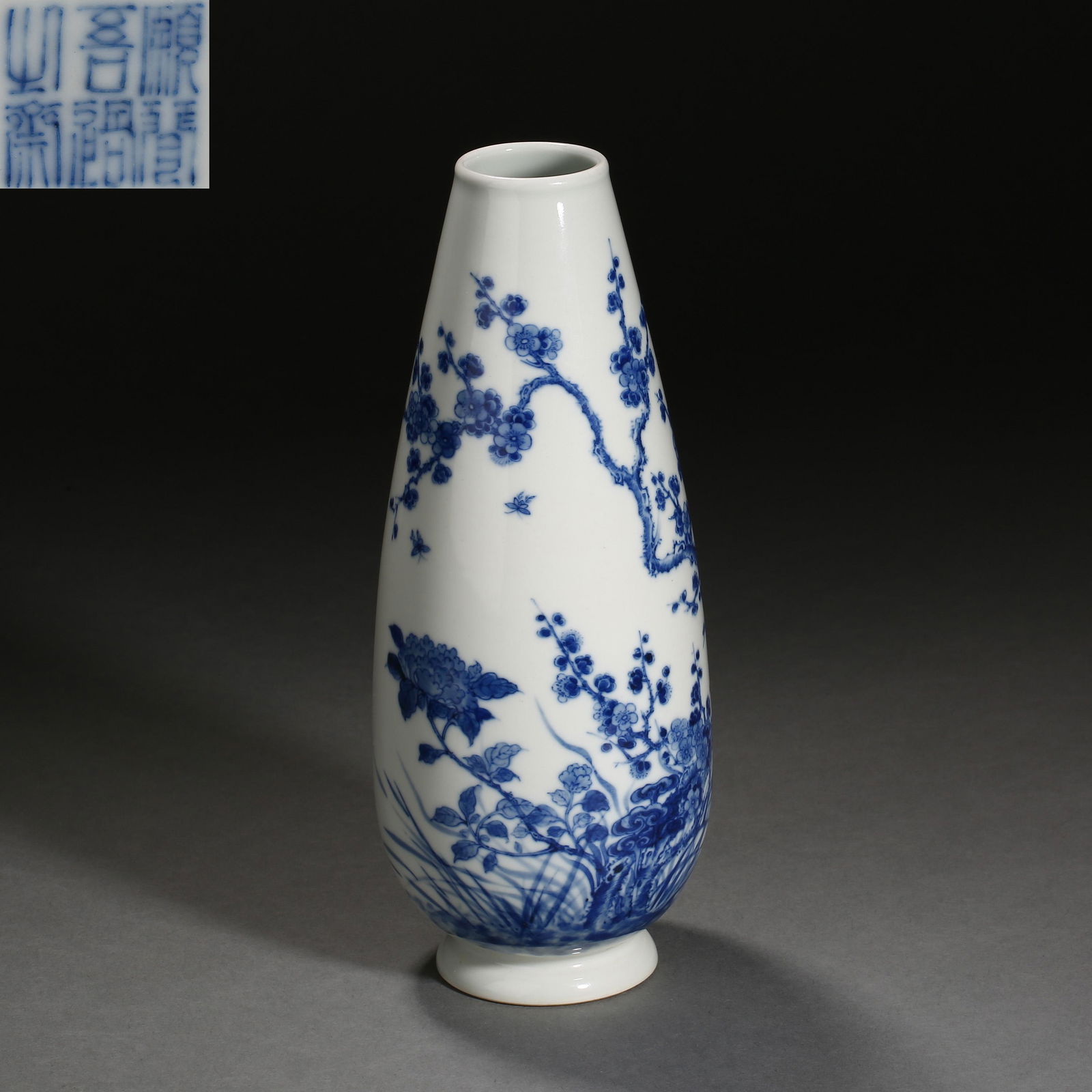 Qing Dynasty of China,Blue and White Flower Croquet Bottle (1 of 12)
