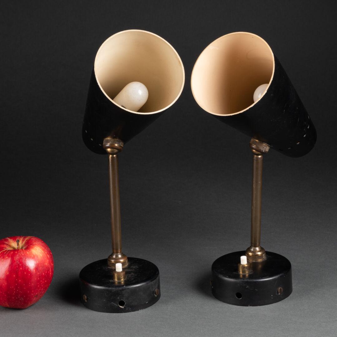 Pierre GUARICHE (1926-1995): Paire d'APPLIQUES modèle G14 Edition Diderot 50 Métal laqué et repercé, laiton H. 17 cm, P. 22 cm Sauts de laque, un enfoncement, oxydations