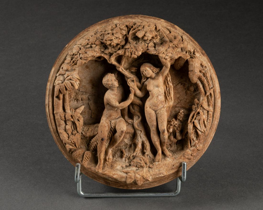Sculpture: Adam et Eve Médaillon de terre cuite en bas-reliefTravail vers 1900 D. 15 cm Petites usures