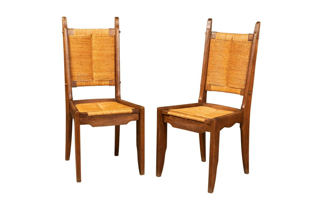 Robert GUILLERME (1913-1990) & Jacques CHAMBRON (1914-2001) - Edition Votre Maison: Paire de CHAISES pailléesChêne patiné100 x 44.5 x 48 cmManque à un dossier