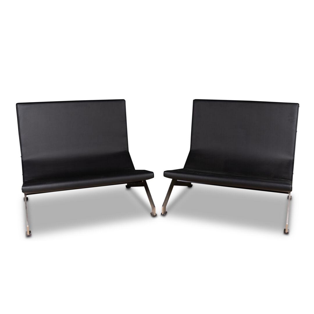 Gianni MOSCATELLI (XXe siècle) - FORMANOVA éditeur : Paire de FAUTEUILS de SALON Cuir noir, piétement acier Circa 1960-1970 H. 72 cm - L. 81 cm - P. 73 cm Vendu sur désignation, lot à retirer au 75 rue des Rosiers 93400 Saint-Ouen-sur-Sei