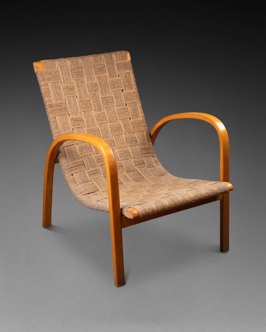 ITALIE - Dans le goût de Giuseppe PAGANO (1896-1945): FAUTEUIL Bois courbé et cordes tressées H. 80 cm - L. 80 cm - P. cm